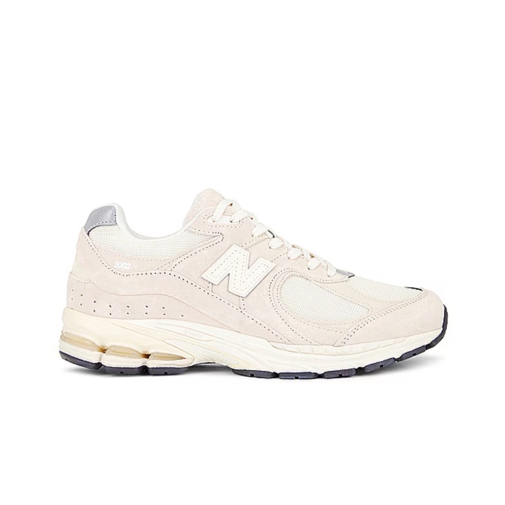 2002r In Calm Taupe, Angora, & Silver Metallic